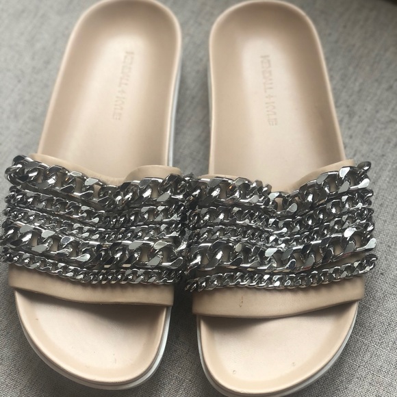 Kendall And Kylie Shiloh Chain Link Platform